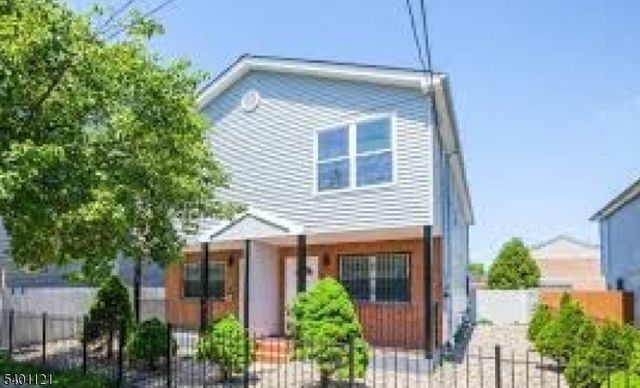 34 Holland St, Newark City, NJ 07103