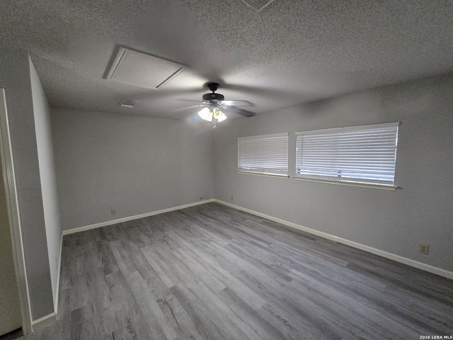 27 Messenger Crk, Leon Valley, TX 78238