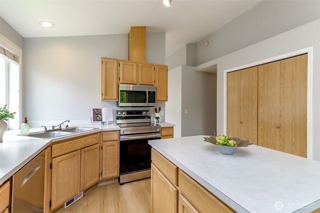 6523 22nd Street Ct NE, Tacoma, WA 98422