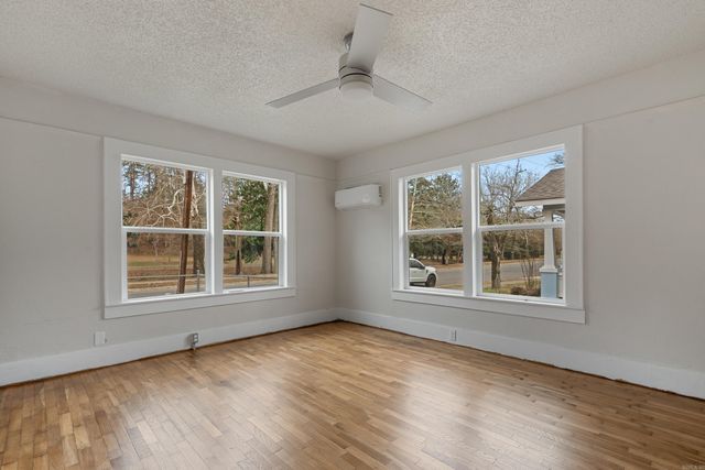 413 Whittington Avenue, Hot Springs, AR 71901