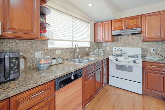 3818 W Traditions Boulevard, Houston, TX 77082