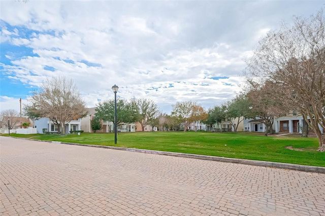 3818 W Traditions Boulevard, Houston, TX 77082