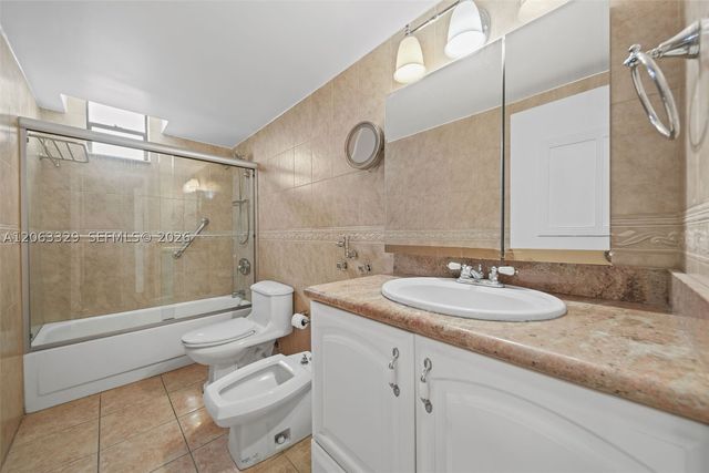 2500 Parkview Dr 812, Hallandale Beach, FL 33009