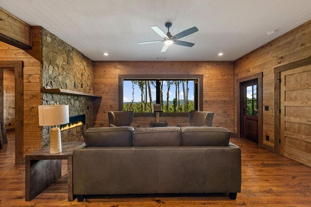 210 Hemptown Overlook, Morganton, GA 30513