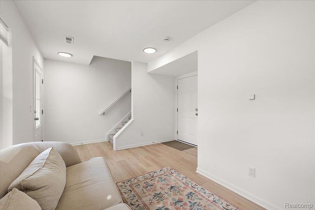 3927 Trailway Commons Circle, Auburn Hills, MI 48326