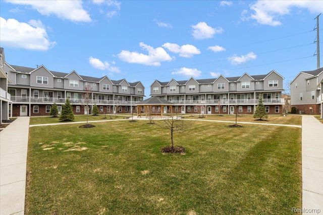 3927 Trailway Commons Circle, Auburn Hills, MI 48326