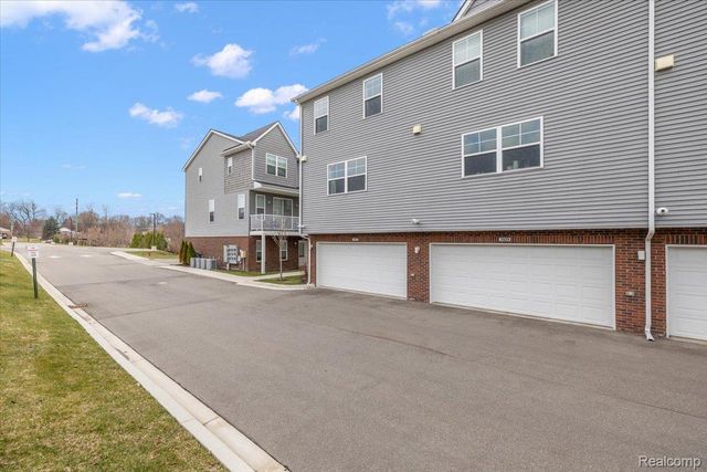 3927 Trailway Commons Circle, Auburn Hills, MI 48326