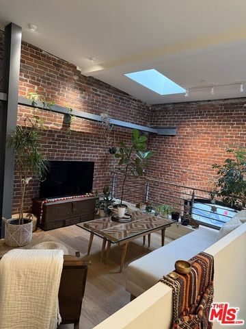 940 E 2ND Street 27, Los Angeles, CA 90012