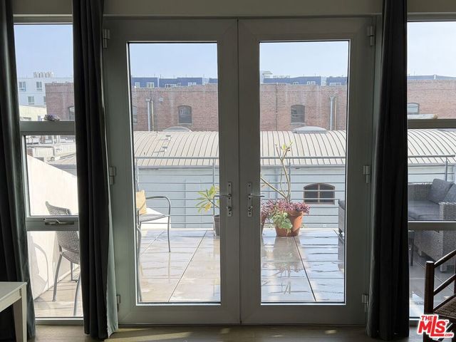 940 E 2ND Street 27, Los Angeles, CA 90012