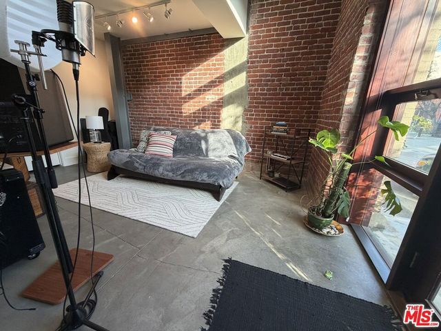 940 E 2ND Street 27, Los Angeles, CA 90012