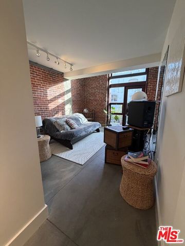 940 E 2ND Street 27, Los Angeles, CA 90012