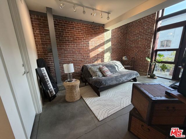 940 E 2ND Street 27, Los Angeles, CA 90012