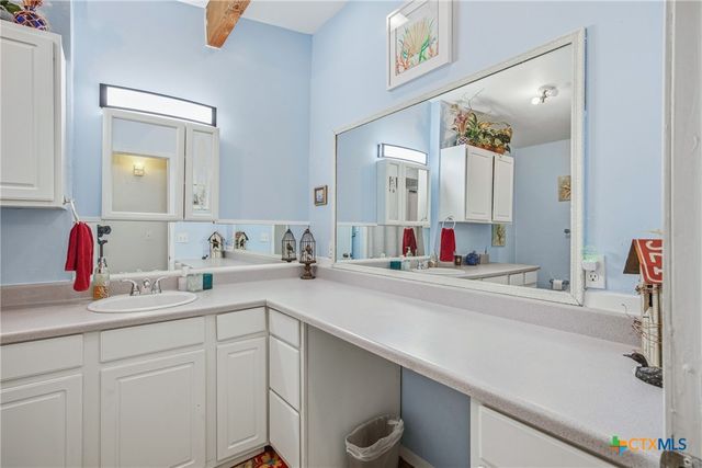 1604 Gardien Street, Gonzales, TX 78629