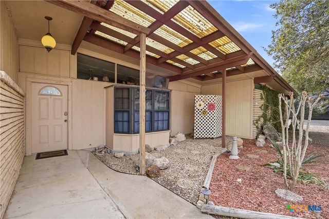 1604 Gardien Street, Gonzales, TX 78629