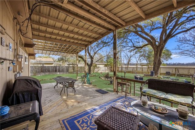 1604 Gardien Street, Gonzales, TX 78629