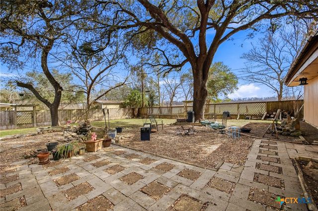 1604 Gardien Street, Gonzales, TX 78629