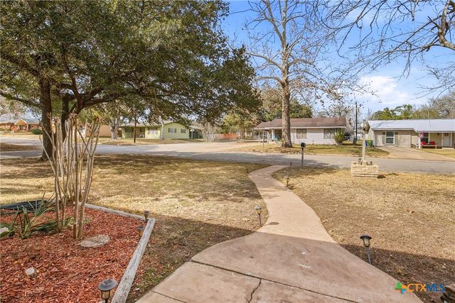 1604 Gardien Street, Gonzales, TX 78629