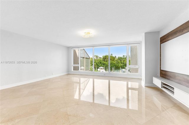 5990 Paradise Point Drive, Palmetto Bay, FL 33157