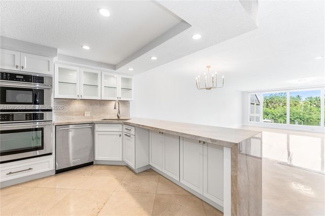 5990 Paradise Point Drive, Palmetto Bay, FL 33157