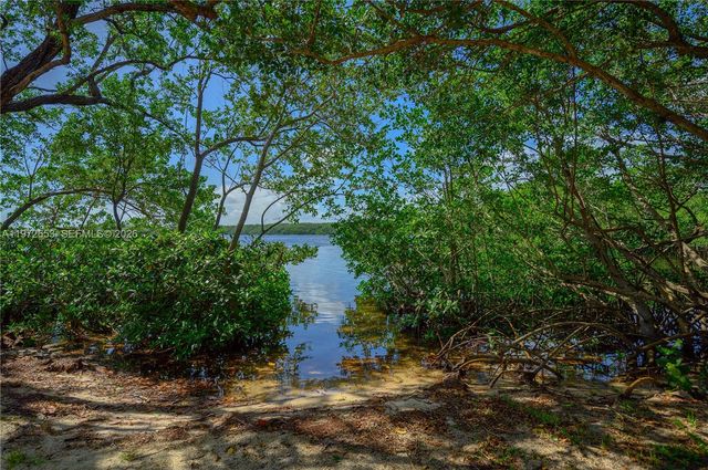 5990 Paradise Point Drive, Palmetto Bay, FL 33157