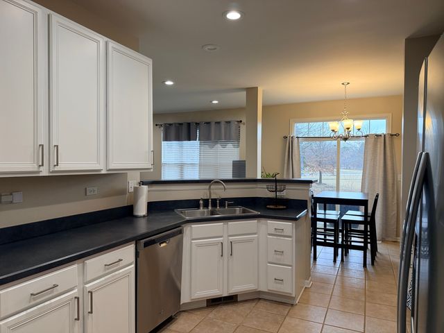 372 Pine Lake Circle, Vernon Hills, IL 60061