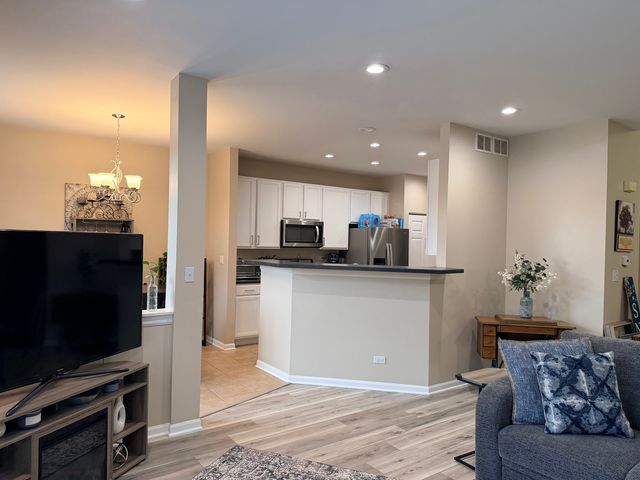 372 Pine Lake Circle, Vernon Hills, IL 60061