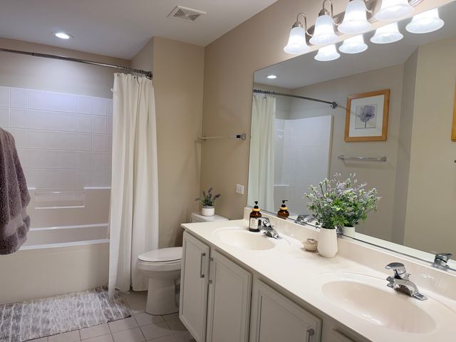 372 Pine Lake Circle, Vernon Hills, IL 60061