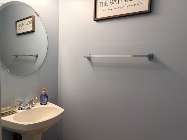 372 Pine Lake Circle, Vernon Hills, IL 60061