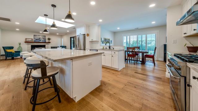 4025 Crondall Dr, Sacramento, CA 95864