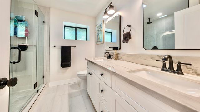4025 Crondall Dr, Sacramento, CA 95864