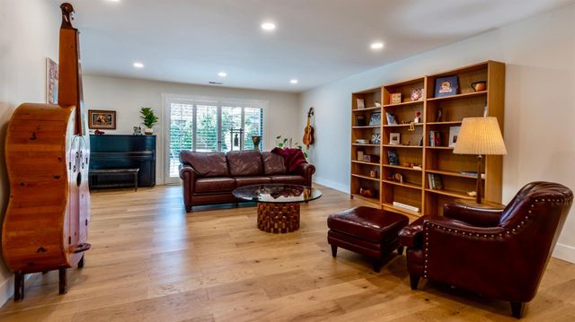 4025 Crondall Dr, Sacramento, CA 95864