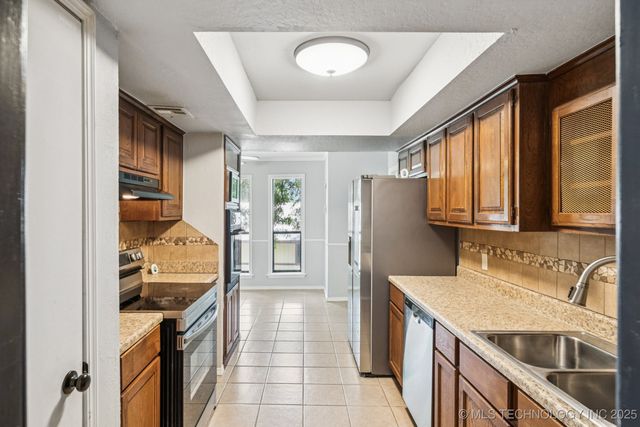 3026 W 68th Place S, Tulsa, OK 74132