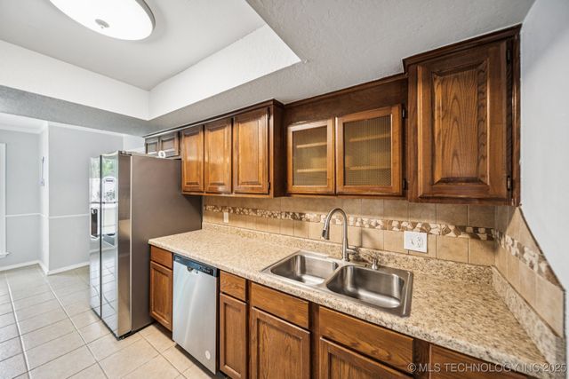 3026 W 68th Place S, Tulsa, OK 74132