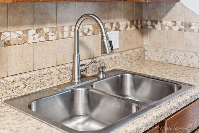 3026 W 68th Place S, Tulsa, OK 74132