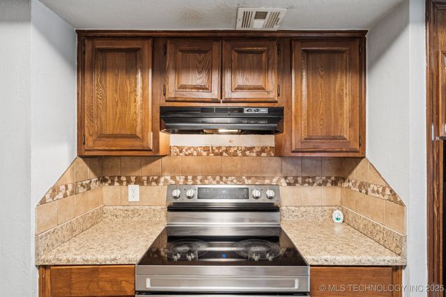 3026 W 68th Place S, Tulsa, OK 74132