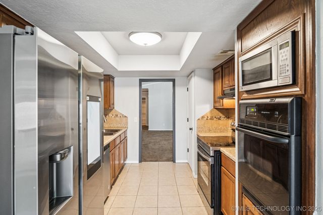 3026 W 68th Place S, Tulsa, OK 74132