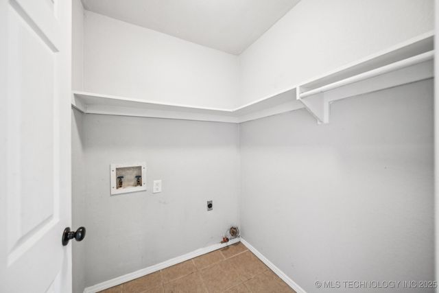 3026 W 68th Place S, Tulsa, OK 74132