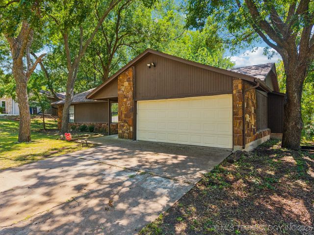 3026 W 68th Place S, Tulsa, OK 74132