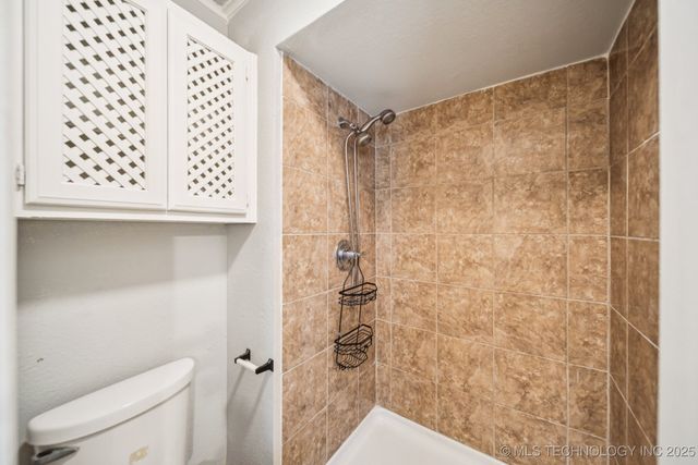 3026 W 68th Place S, Tulsa, OK 74132