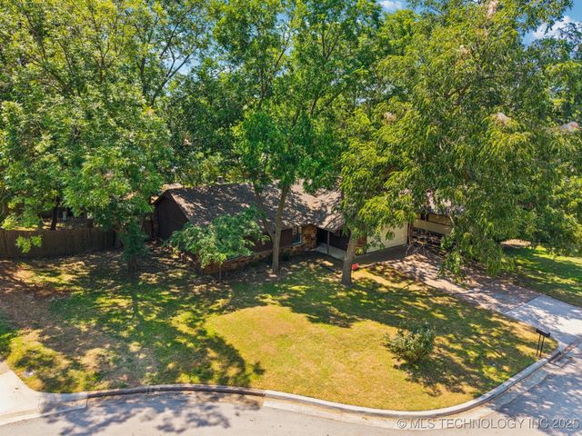 3026 W 68th Place S, Tulsa, OK 74132