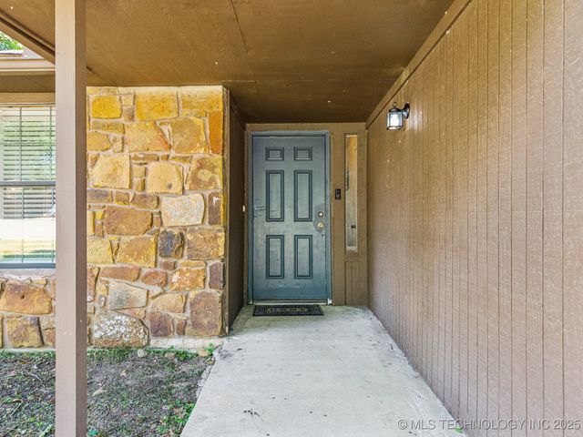 3026 W 68th Place S, Tulsa, OK 74132