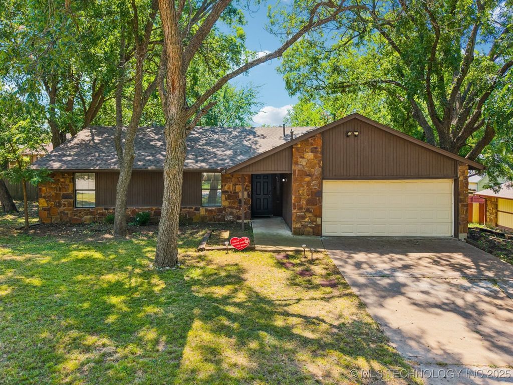 3026 W 68th Place S, Tulsa, OK 74132