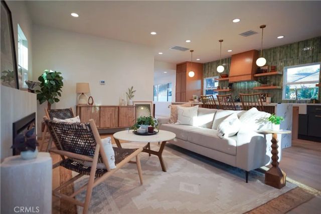 808 S Los Robles, Pasadena, CA 91106