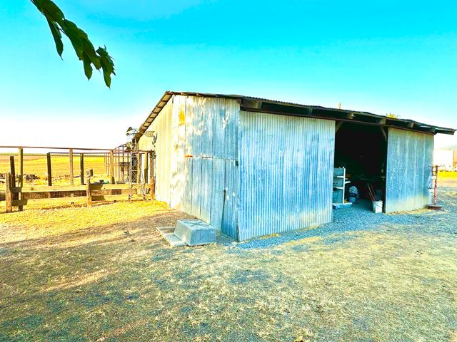 24470 60 Avenue, Ducor, CA 93218