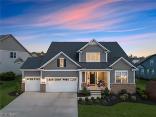 445 Crystal Lake Drive N, Chagrin Falls, OH 44022