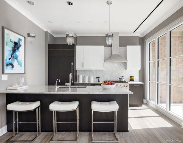 100 Garvies Point Road 1036, Glen Cove, NY 11542