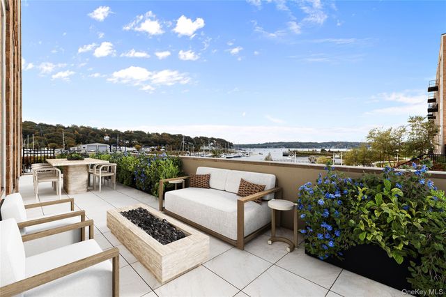 100 Garvies Point Road 1036, Glen Cove, NY 11542