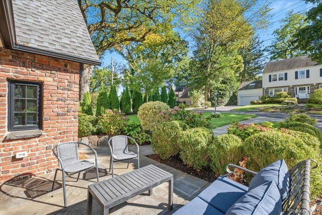 48 Vine Road, Larchmont, NY 10538