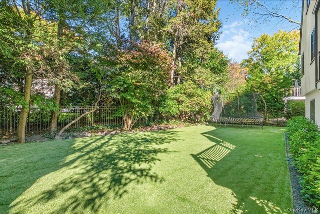 48 Vine Road, Larchmont, NY 10538