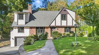 48 Vine Road, Larchmont, NY 10538